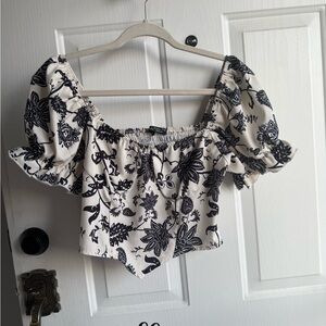 Floral Black and White Women's Top Large